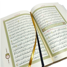 مصحف القرآن الكريم مغلف بنسيج مخملي فاخر  - حجم كبير